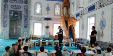 Manisa'da çocuklara güvenli internet ve trafik kuralları semineri
