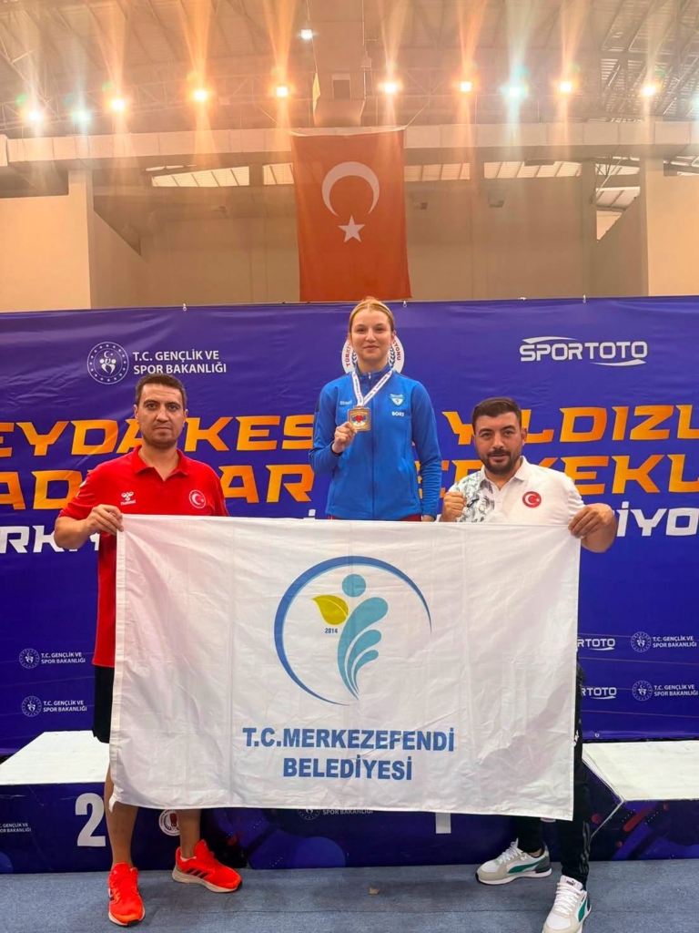 MERKEZEFENDİ’NİN BAŞARILI BOKSÖRÜ  KAYMAKÇI TÜRKİYE ŞAMPİYONU OLDU