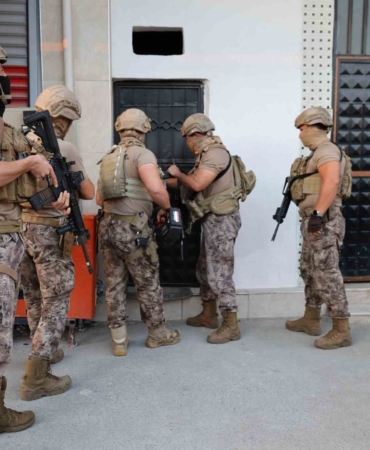 Mersin merkezli yasa dışı bahis operasyonunda 52 kişi tutuklandı