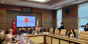 Öğrenciler akıllı telefonların okullarda yasaklanmasını istiyor