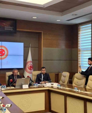Öğrenciler akıllı telefonların okullarda yasaklanmasını istiyor