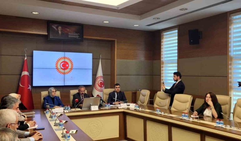 Öğrenciler akıllı telefonların okullarda yasaklanmasını istiyor