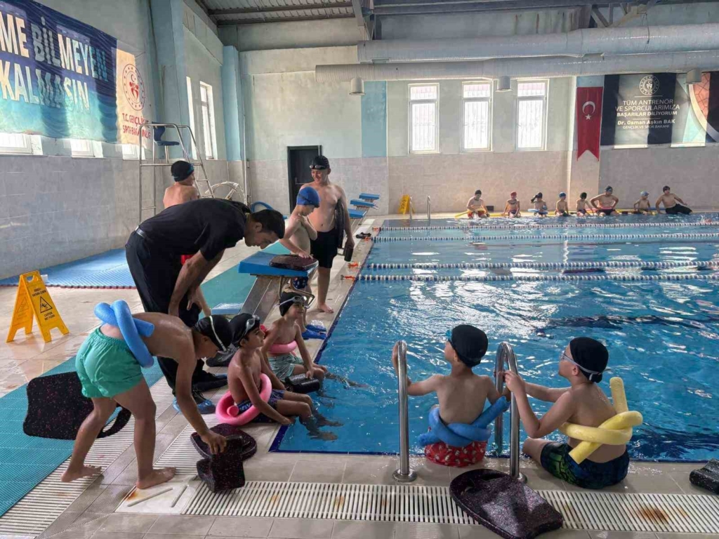 Patnos'ta Yüzme Bilmeyen Kalmasın Projesi Devam Ediyor