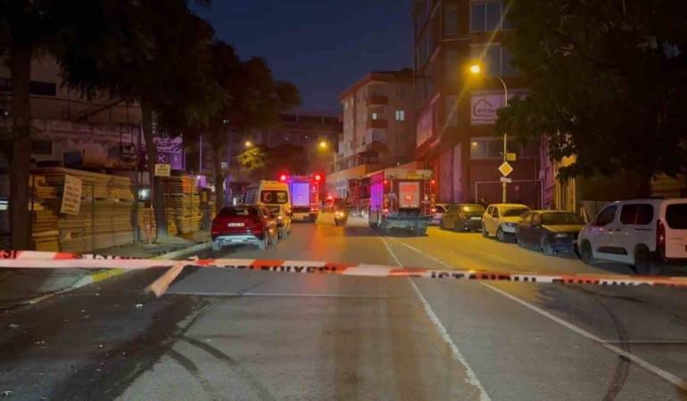 PENDİK’TE DETERJAN ÜRETİM YAPAN FABRİKADA ÇIKAN YANGIN SÖNDÜRÜLDÜ