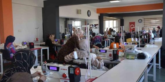 Şahinbey Belediyesi kadınlara meslek eğitimi veriyor