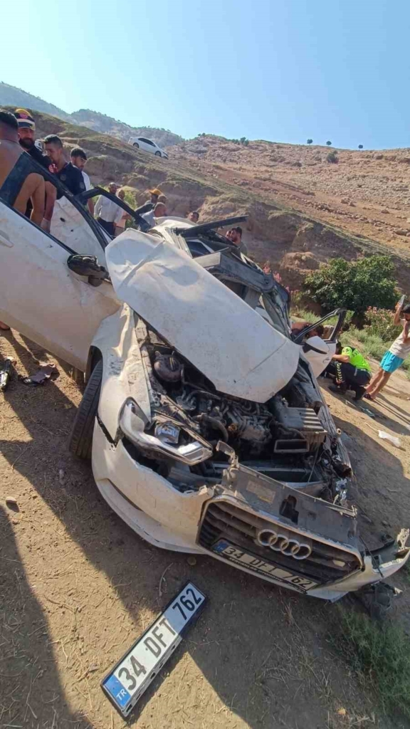 ŞIRNAK'TA OTOMOBİL ŞARAMPOLE YUVARLANDI: 2 ÖLÜ, 2 YARALI