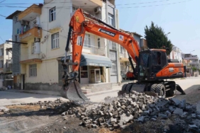 Tarsus'ta 17 sokak sıcak asfaltla yenilendi