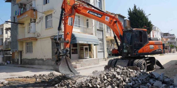 Tarsus'ta 17 sokak sıcak asfaltla yenilendi