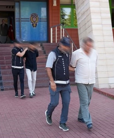 UYUŞTURUCU SUÇLARINDAN ARANAN 2 HÜKÜMLÜ YAKALANDI