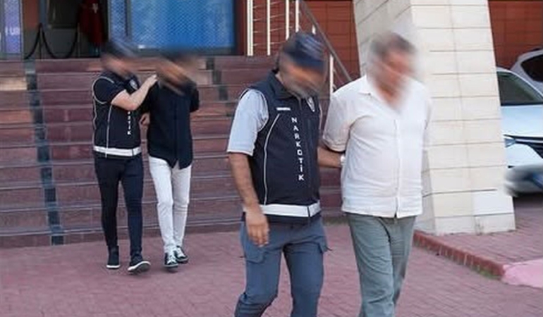 UYUŞTURUCU SUÇLARINDAN ARANAN 2 HÜKÜMLÜ YAKALANDI