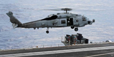 abd-ordusuna-ait-helikopter-umman-denizine-acil-inis-yapti-1-kisi-kayip-P5J9ETM1.jpg