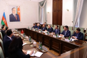 adalet-bakani-gurlek-azerbaycan-bassavcisi-aliyev-ile-bir-araya-geldi-3bp6CkRg.jpg