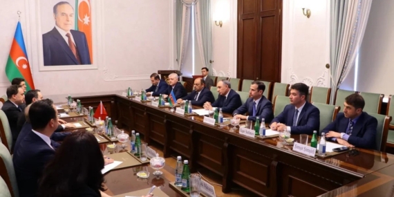 adalet-bakani-gurlek-azerbaycan-bassavcisi-aliyev-ile-bir-araya-geldi-3bp6CkRg.jpg