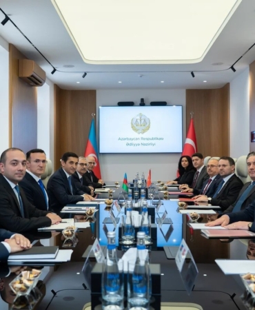 adalet-bakani-gurlek-azerbaycanli-mevkidasi-ahmadov-ile-bir-araya-geldi-3gMqdQ9e.jpg