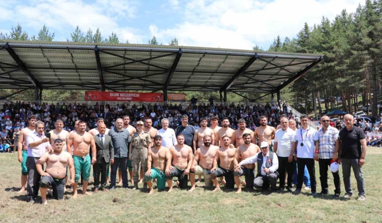 akdag-karakucak-gureslerinin-baspehlivani-kenan-gor-oldu-P3HaDDzC.jpg
