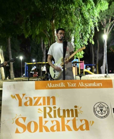 akustik-yaz-aksamlari-manisalilara-muzik-dolu-bir-hafta-sonu-yasatti-iaywdlm7.jpg
