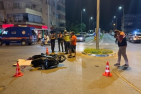 alanyada-hafif-ticari-aracla-carpisan-motosikletli-genc-yaralandi-fiFz6znb.jpg