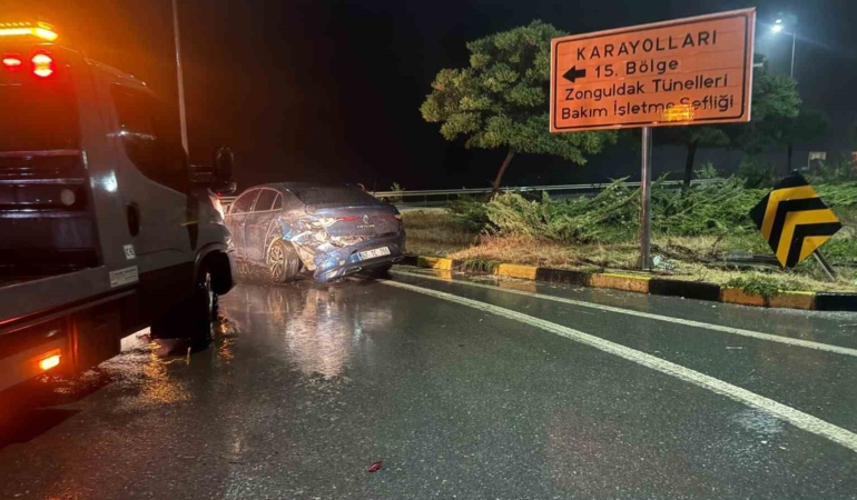 alapli-akcakoca-yolunda-kaza5-yarali-4uMfR53l.jpg