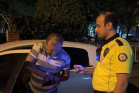 alkol-denetimini-gorunce-araci-park-etti-sigara-almaya-geldim-dedi-BnlWgvaT.jpg