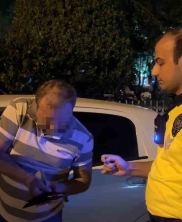 alkol-denetimini-gorunce-araci-park-etti-sigara-almaya-geldim-dedi-BnlWgvaT.jpg