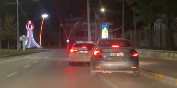 alkollu-surucu-ile-polisin-nefes-kesen-kovalamacasi-kamerada-SpMnMitv.jpg
