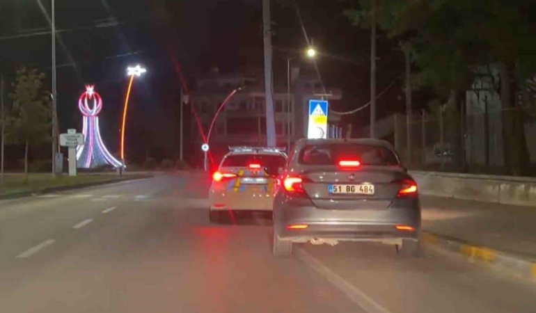 alkollu-surucu-ile-polisin-nefes-kesen-kovalamacasi-kamerada-SpMnMitv.jpg