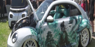 300 BİN LİRALIK MODİFİYE İLGİ ODAĞI OLDU: BAGAJINA GÖL KURUP GERÇEK KAPLUMBAĞALAR YERLEŞTİRDİ HALK ARASINDA 'TOSBAĞA' ADI İLE BİLİNEN OTOMOBİL GERÇEK KAPLUMBAĞALARLA SERGİLENDİ