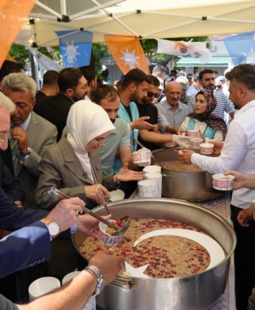 bakan-goktas-erzincanda-asure-dagitti-esnafi-ziyaret-etti-wkzPZht8.jpg