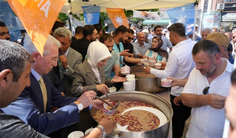 bakan-goktas-erzincanda-asure-dagitti-esnafi-ziyaret-etti-wkzPZht8.jpg
