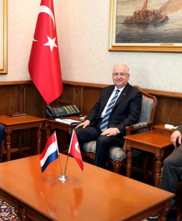 bakan-guler-hollanda-genelkurmay-baskani-orgeneral-eichelsheimi-kabul-etti-EvJJ5ZqU.jpg