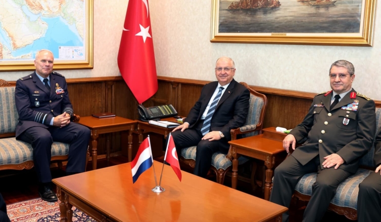 bakan-guler-hollanda-genelkurmay-baskani-orgeneral-eichelsheimi-kabul-etti-EvJJ5ZqU.jpg