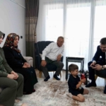 bakan-kurumdan-depremzede-yusuf-ve-dedesine-ziyaret-SVXvzac7.jpg