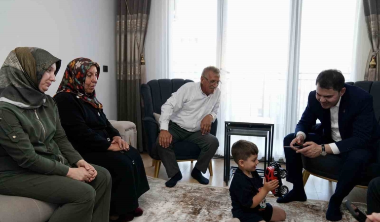 bakan-kurumdan-depremzede-yusuf-ve-dedesine-ziyaret-SVXvzac7.jpg