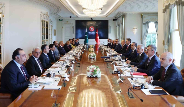 bakani-kacir-turkiye-pakistan-is-ve-yatirim-forumunda-iki-ulkenin-is-dunyasi-temsilcileriyle-bulustuk-f6MLka5O.jpg