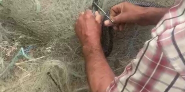 balik-aginda-mahsur-kilan-yilani-elleriyle-kurtardi-nE3ZZiR6.jpg