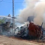 bartinda-yanginda-bir-ev-ve-ahir-kul-oldu-zb8fKVQE.jpg