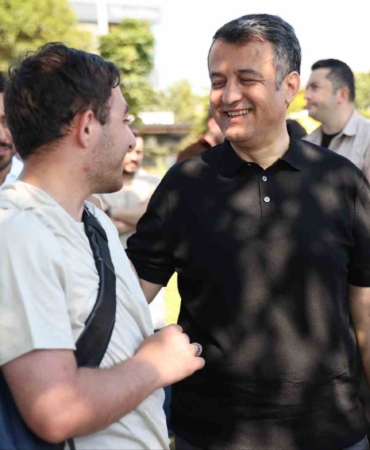baskan-dogan-genclerle-bulustu-petek-gencte-samimi-sohbet-IrqODd1y.jpg