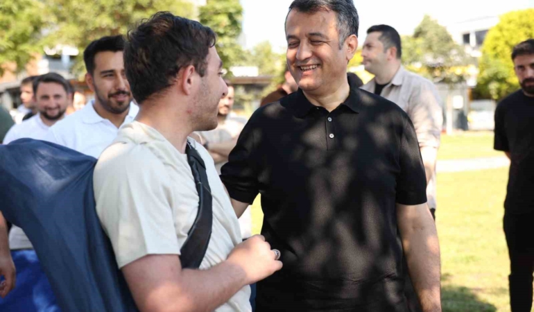 baskan-dogan-genclerle-bulustu-petek-gencte-samimi-sohbet-IrqODd1y.jpg