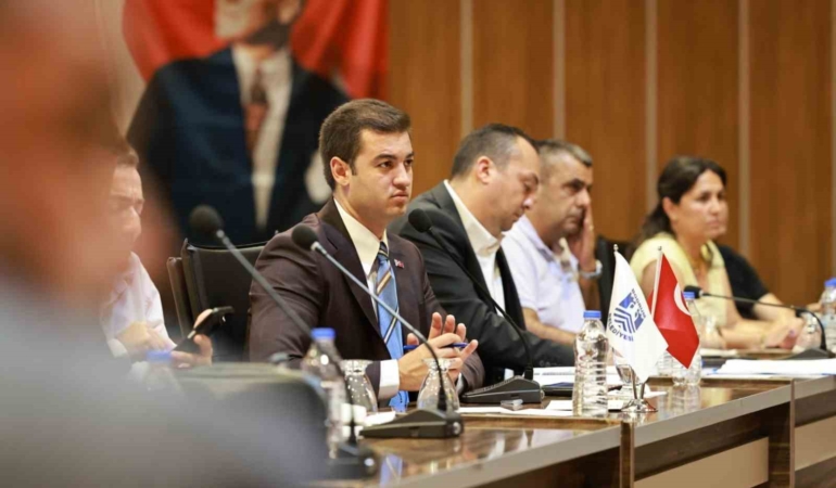 baskan-mandalinci-muhtarlarla-bir-araya-geldi-3JWRmmyD.jpg