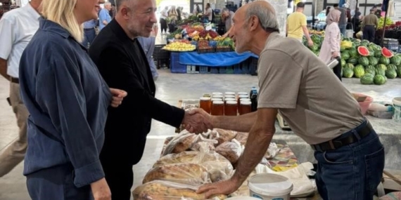 baskan-yildirim-golpazarinda-vatandaslar-ile-bulustu-cRgpTdLX.jpg