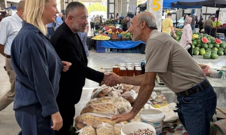 baskan-yildirim-golpazarinda-vatandaslar-ile-bulustu-cRgpTdLX.jpg