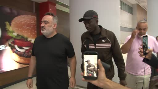 besiktasin-yeni-transferi-ouattara-istanbula-geldi-4YwkvKmp.jpg