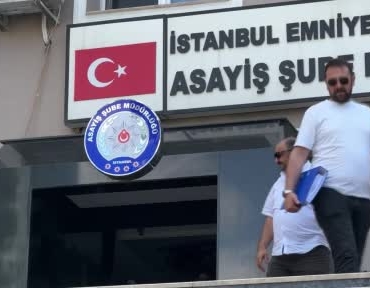 besiktasta-yasli-adami-kandirip-bin-758-cumhuriyet-altinini-calmislardi-5-supheli-adliyeye-sevk-edildi-WE16GaKQ.jpg