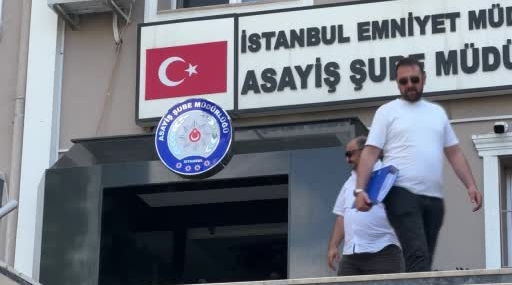 besiktasta-yasli-adami-kandirip-bin-758-cumhuriyet-altinini-calmislardi-5-supheli-adliyeye-sevk-edildi-WE16GaKQ.jpg