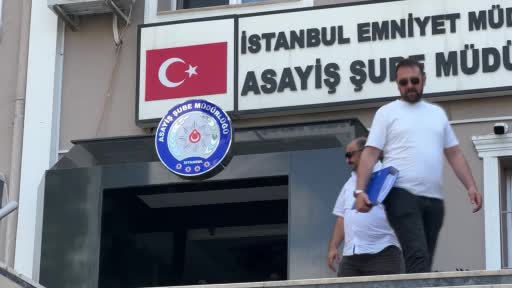 besiktasta-yasli-adami-kandirip-bin-758-cumhuriyet-altinini-calmislardi-5-supheli-adliyeye-sevk-edildi-WE16GaKQ.jpg