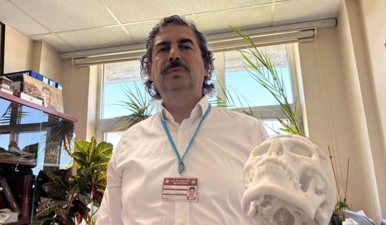 beyin-tumoru-ameliyati-sonrasi-coken-alni-3-boyutlu-implantla-duzeltildi-PaHEKi3g.jpg