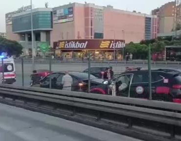 beylikduzunde-zincirleme-kaza-1-yarali-H6IAjxTP.jpg