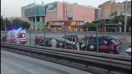 beylikduzunde-zincirleme-kaza-1-yarali-H6IAjxTP.jpg