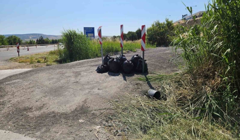 bilecikte-jandarma-poset-poset-cop-topladi-MtxWeMkI.jpg