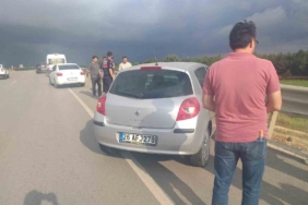 bilecikte-otomobil-bariyere-carpti-1-yarali-UrGfXZK1.jpg